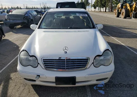 2002 Mercedes-Benz C 240 z USA, uszkodzony, nr VIN WDBRF61J02F272143